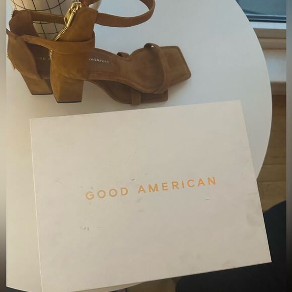 NWB Good American Block Heel Square Toe Sandals in Amber, Size 10 - Picture 11 of 12